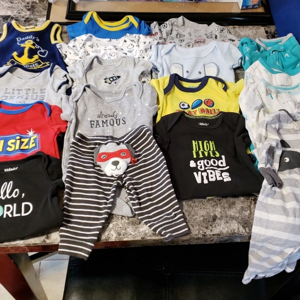 0-3 month boys clothing (17 piece bundle)